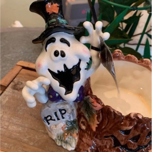 Corner Ruby "Halloween" RIP Ghost & Tree Trunk Candy Dish - Picture 5 of 6